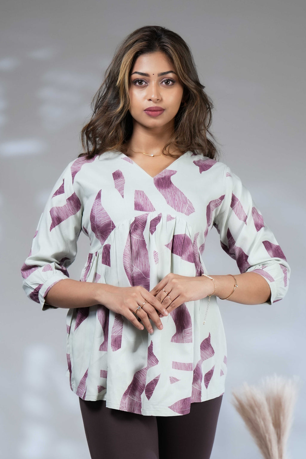 Women's Abstract Printed V-Neck Gathered Tunic Top