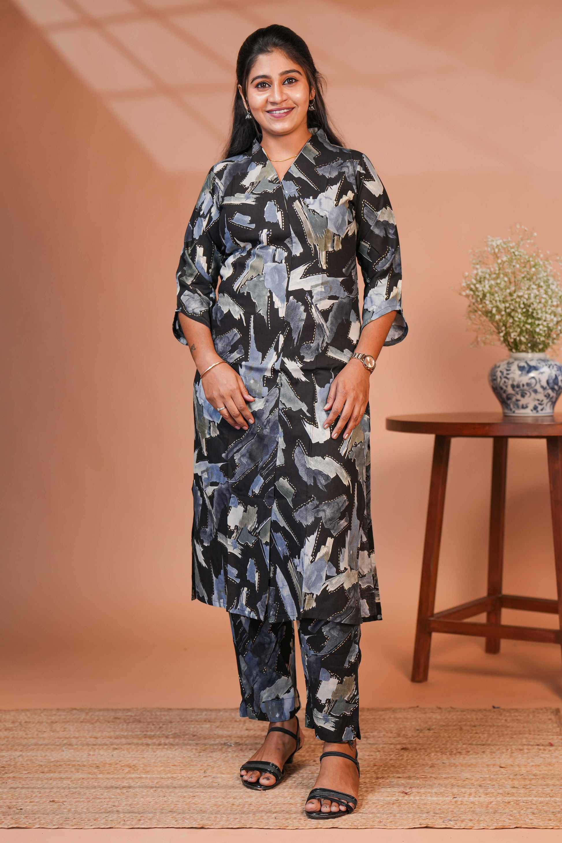 Coordinated Kurta–Pant Set Abstract Brush-Style Pattern in Shades of Grey, Blue, and Off-White