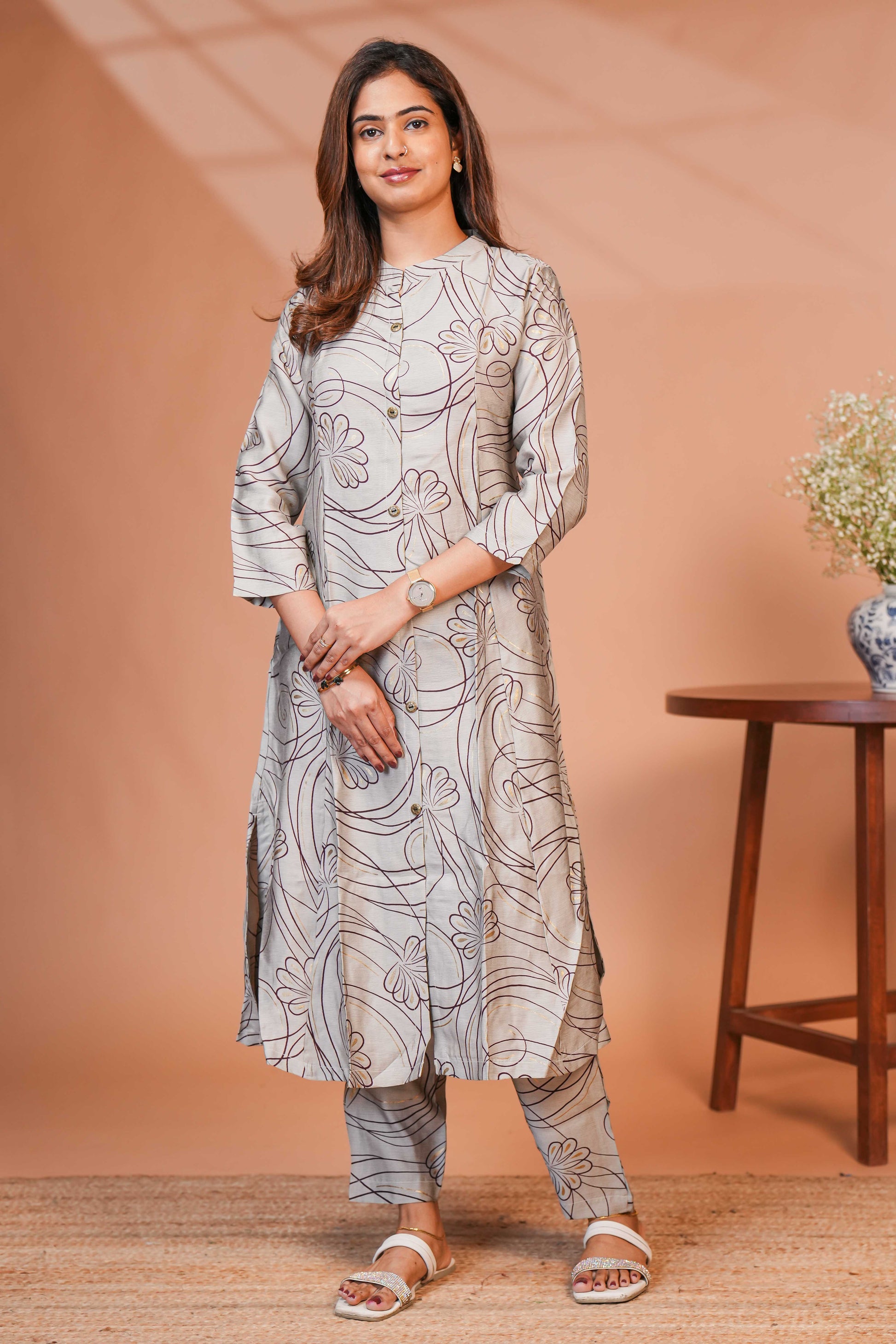 Two-Piece Ethnic Co-Ord Set Consisting of a Long Kurta, Stone grey Or pale taupe