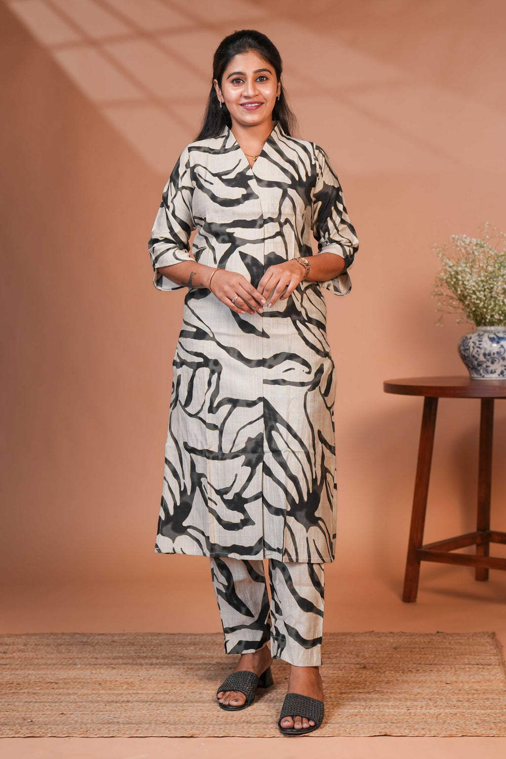 Kurta–Pant Set  Color Base: Cream / Off-White Co-Ord Set