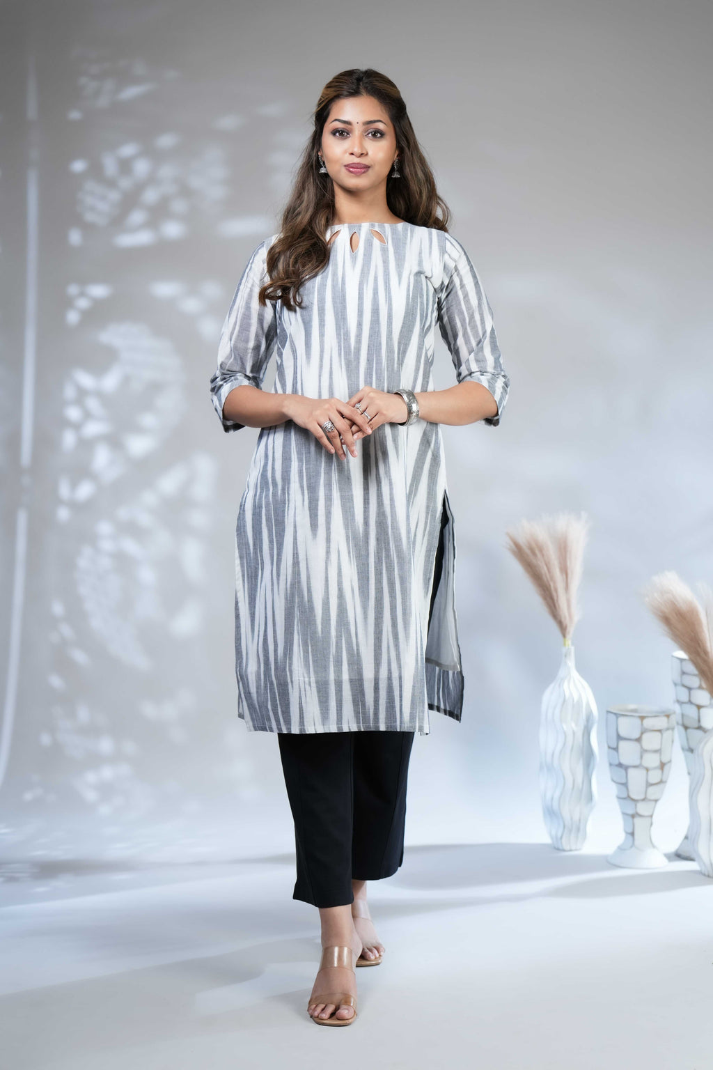 Women's Grey and White Ikat Print Straight Kurta