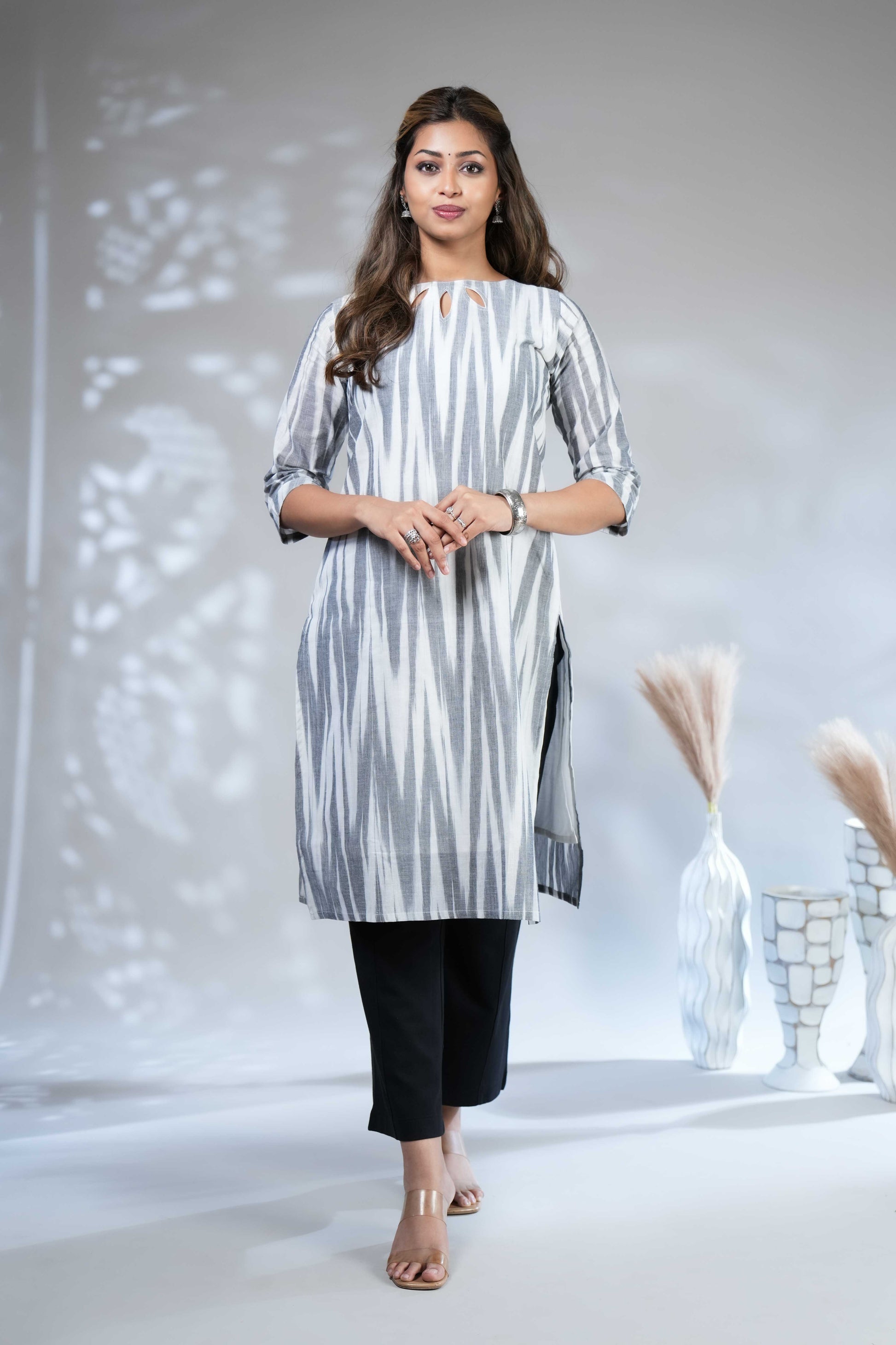 Women's Grey and White Ikat Print Straight Kurta