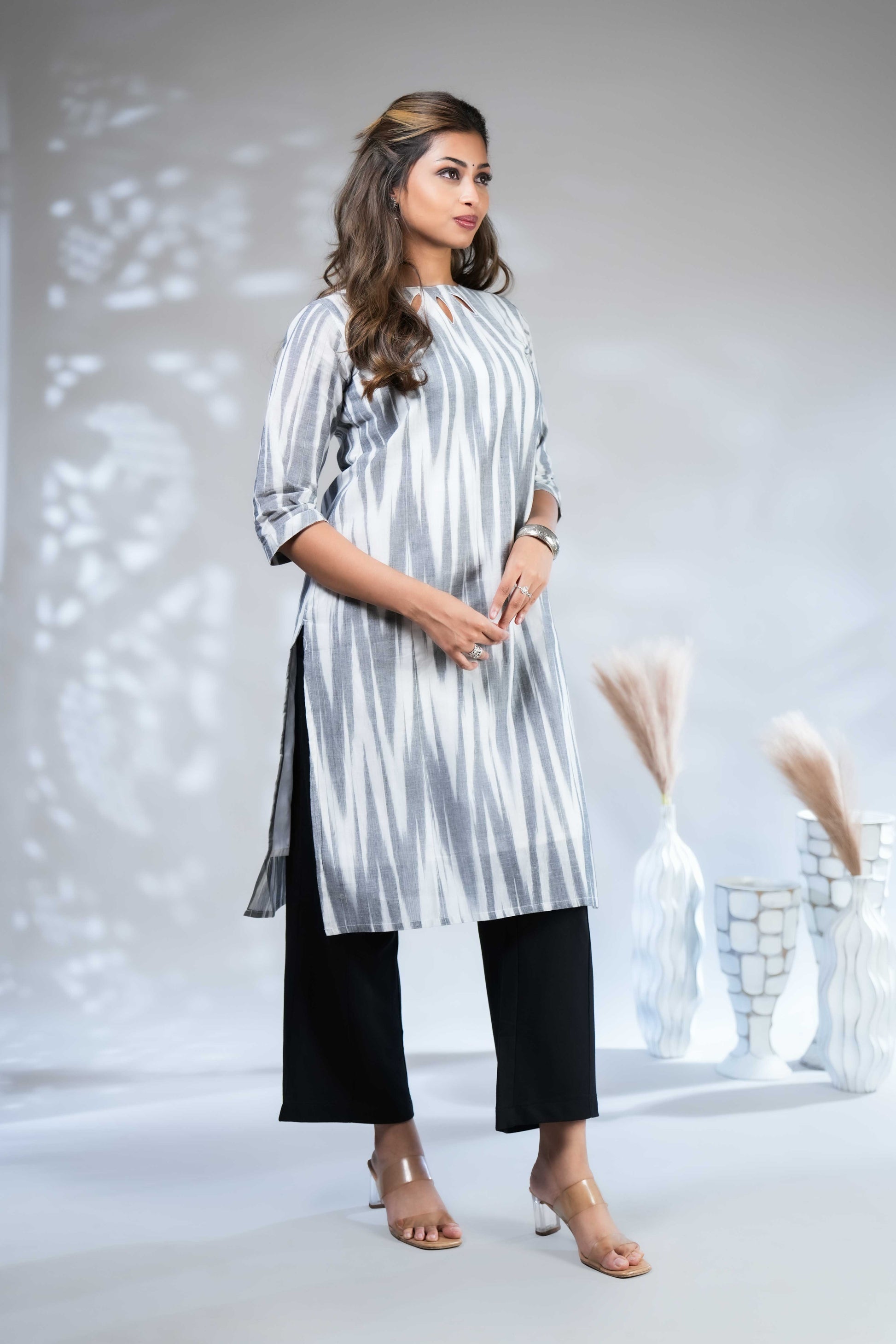 Women's Grey and White Ikat Print Straight Kurta