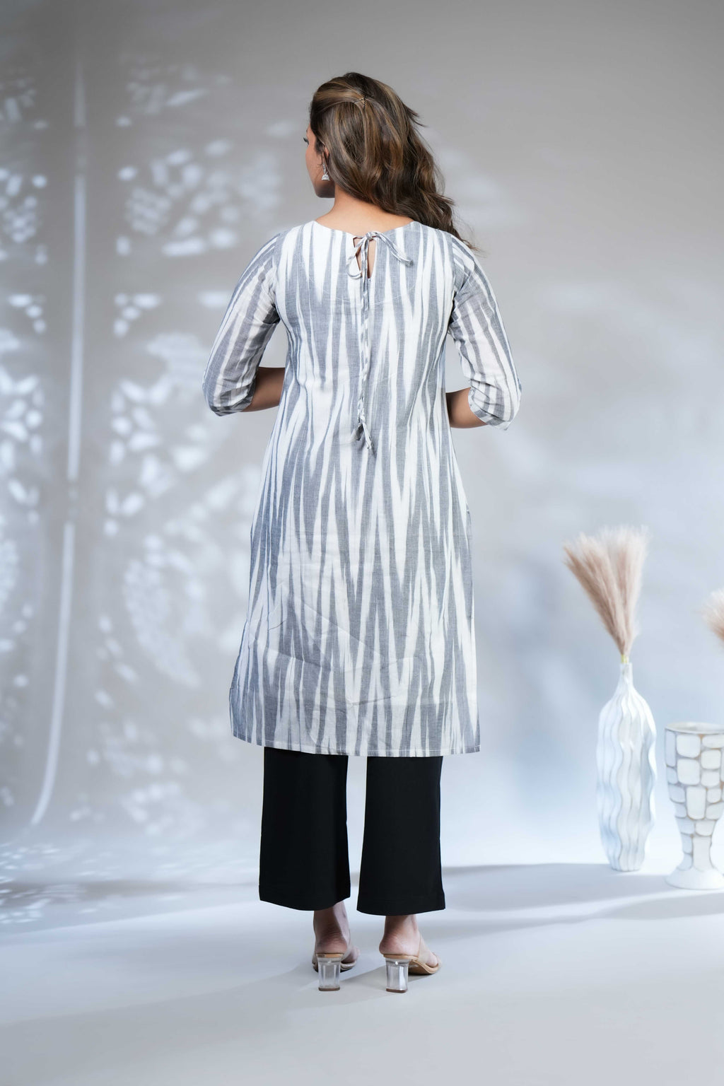 Women's Grey and White Ikat Print Straight Kurta
