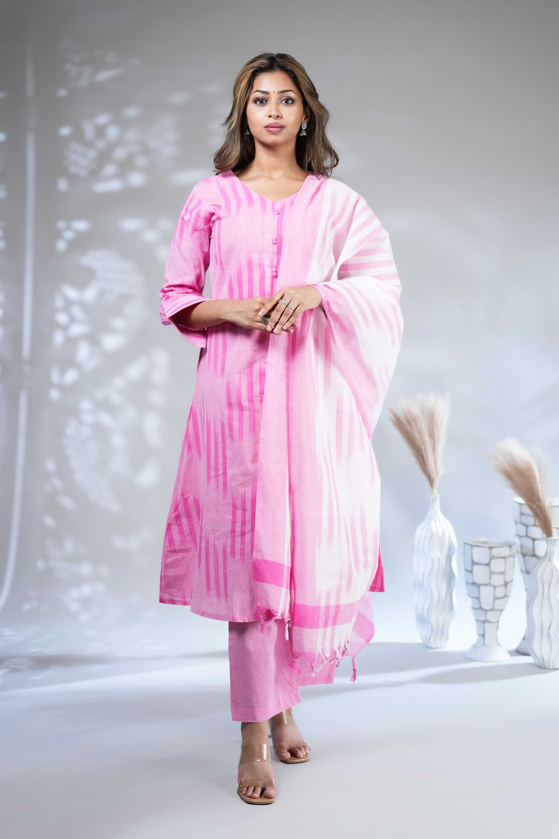 Women's Pastel Pink Geometric Print Straight Kurta Pant Set with Tasselled Dupatta