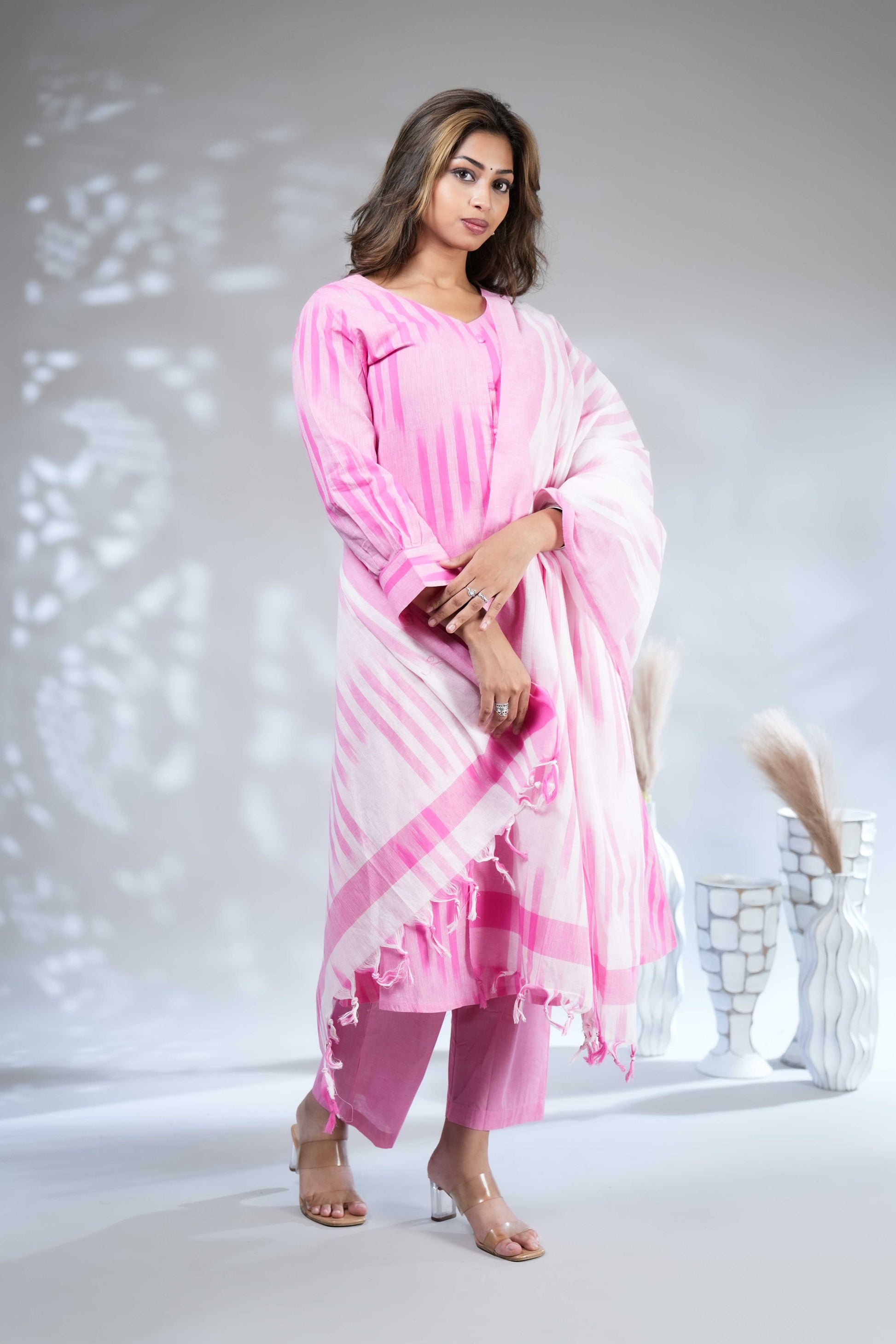Women's Pastel Pink Geometric Print Straight Kurta Pant Set with Tasselled Dupatta