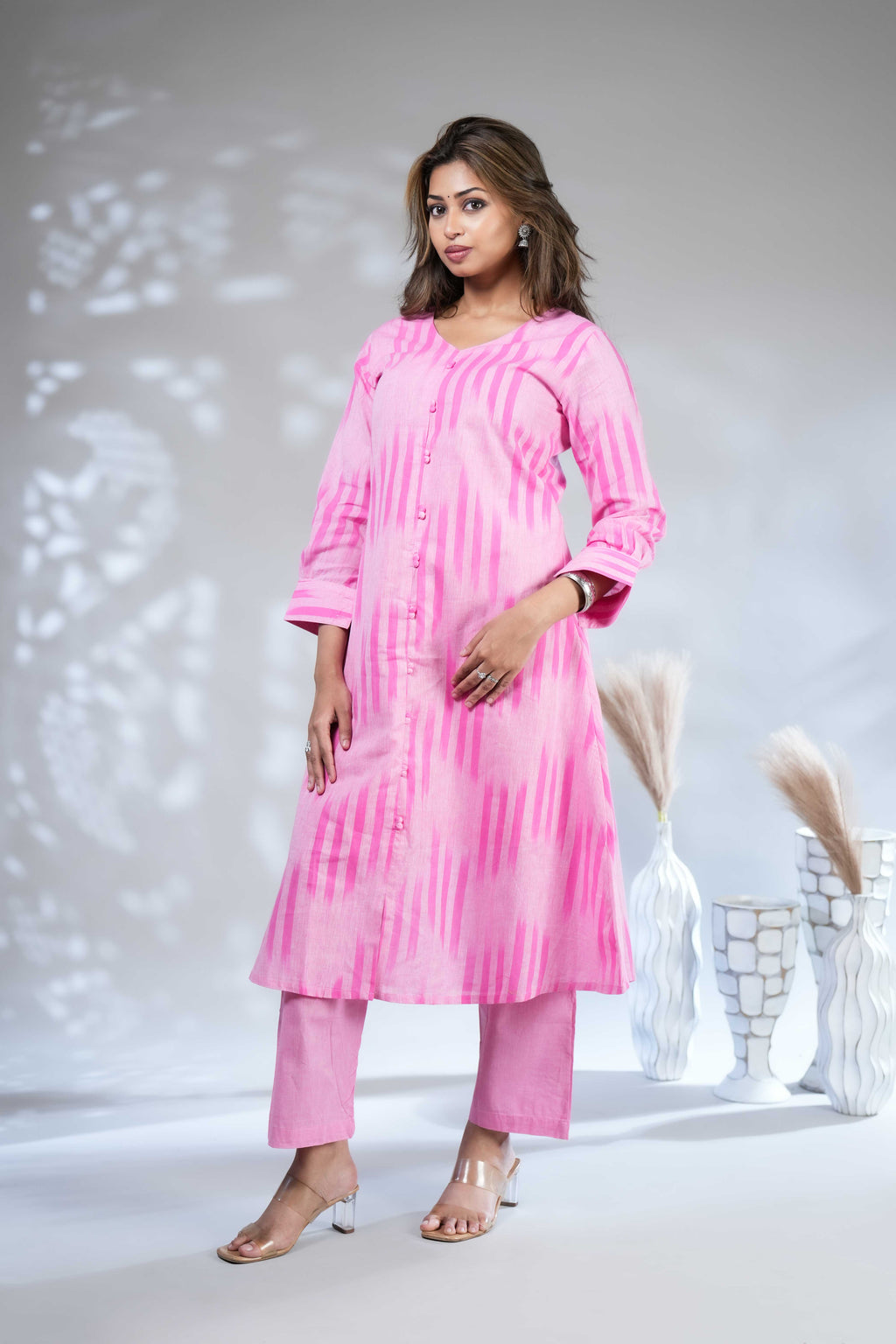 Women's Pastel Pink Geometric Print Straight Kurta Pant Set with Tasselled Dupatta