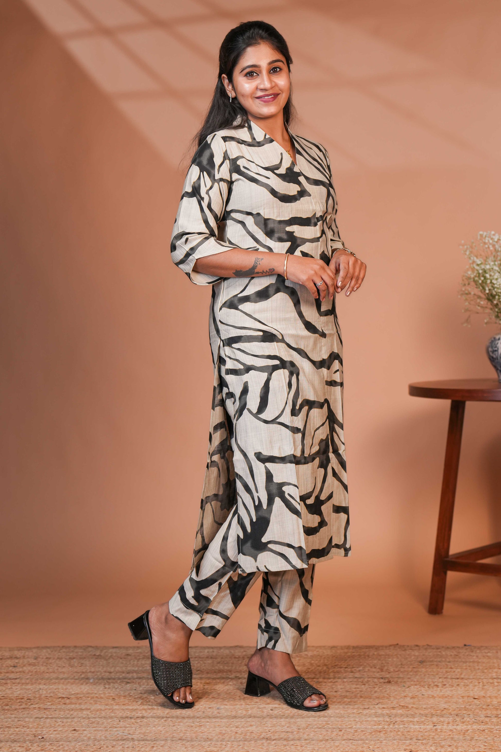 Kurta–Pant Set  Color Base: Cream / Off-White Co-Ord Set