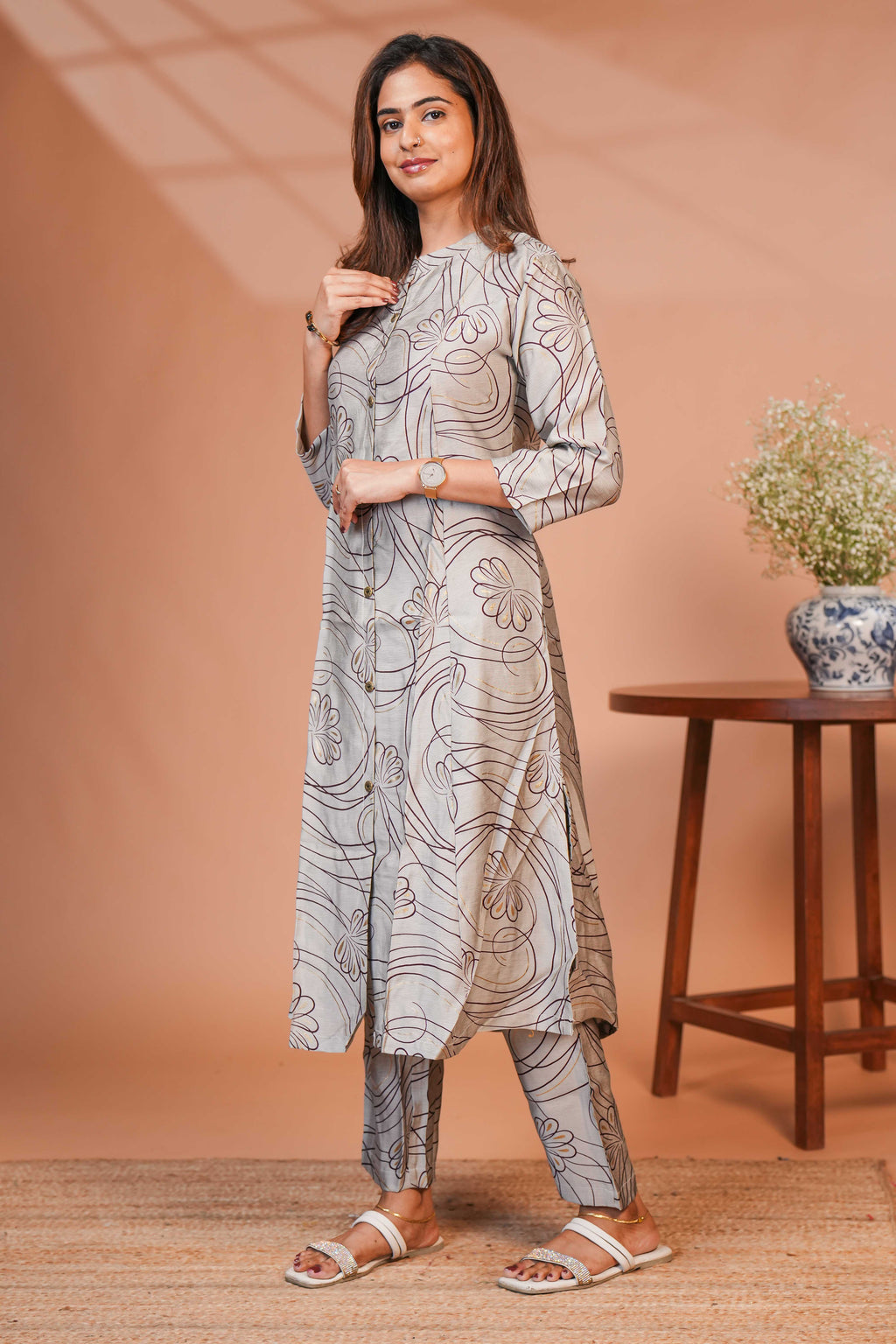 Two-Piece Ethnic Co-Ord Set Consisting of a Long Kurta, Stone grey Or pale taupe