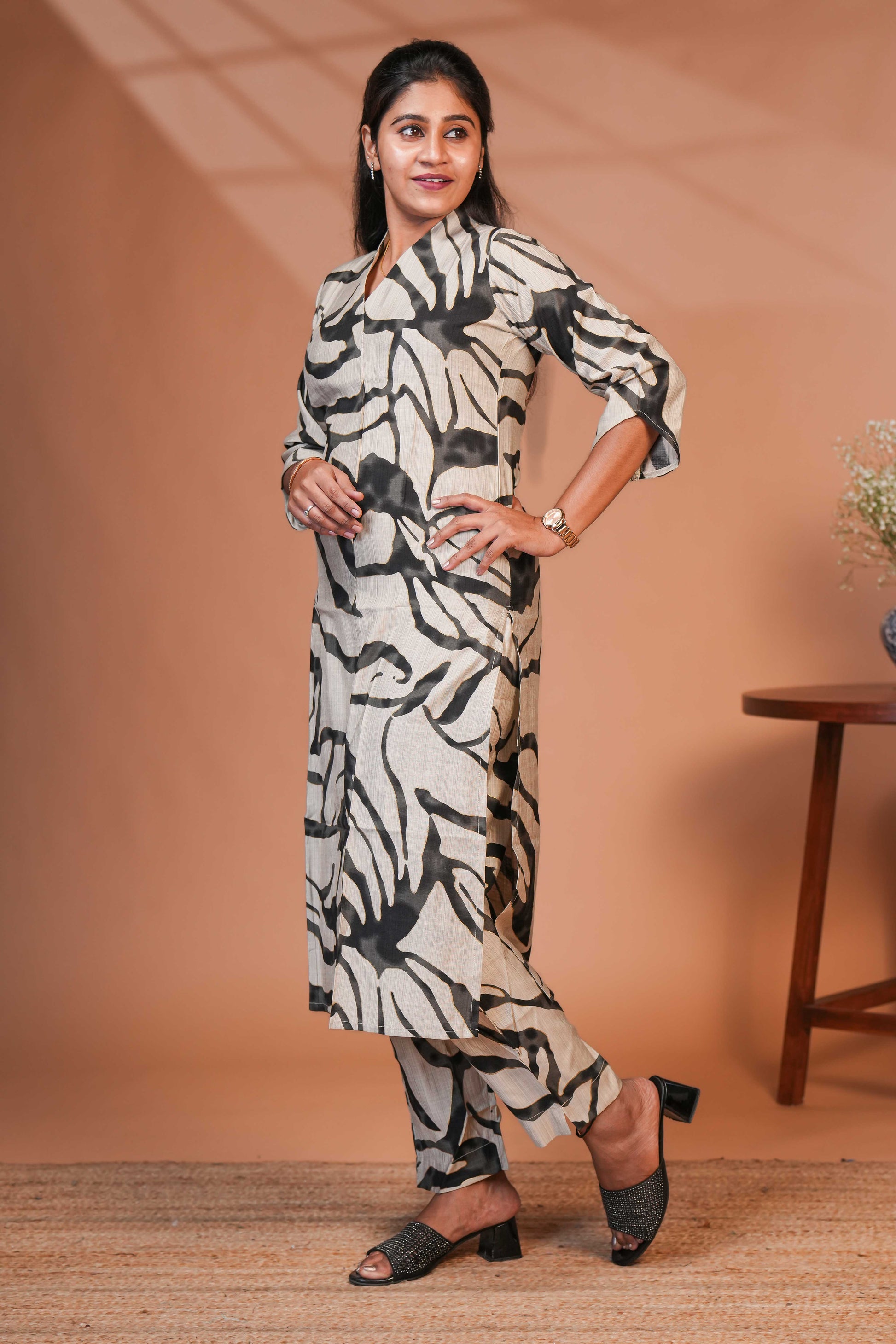 Kurta–Pant Set  Color Base: Cream / Off-White Co-Ord Set