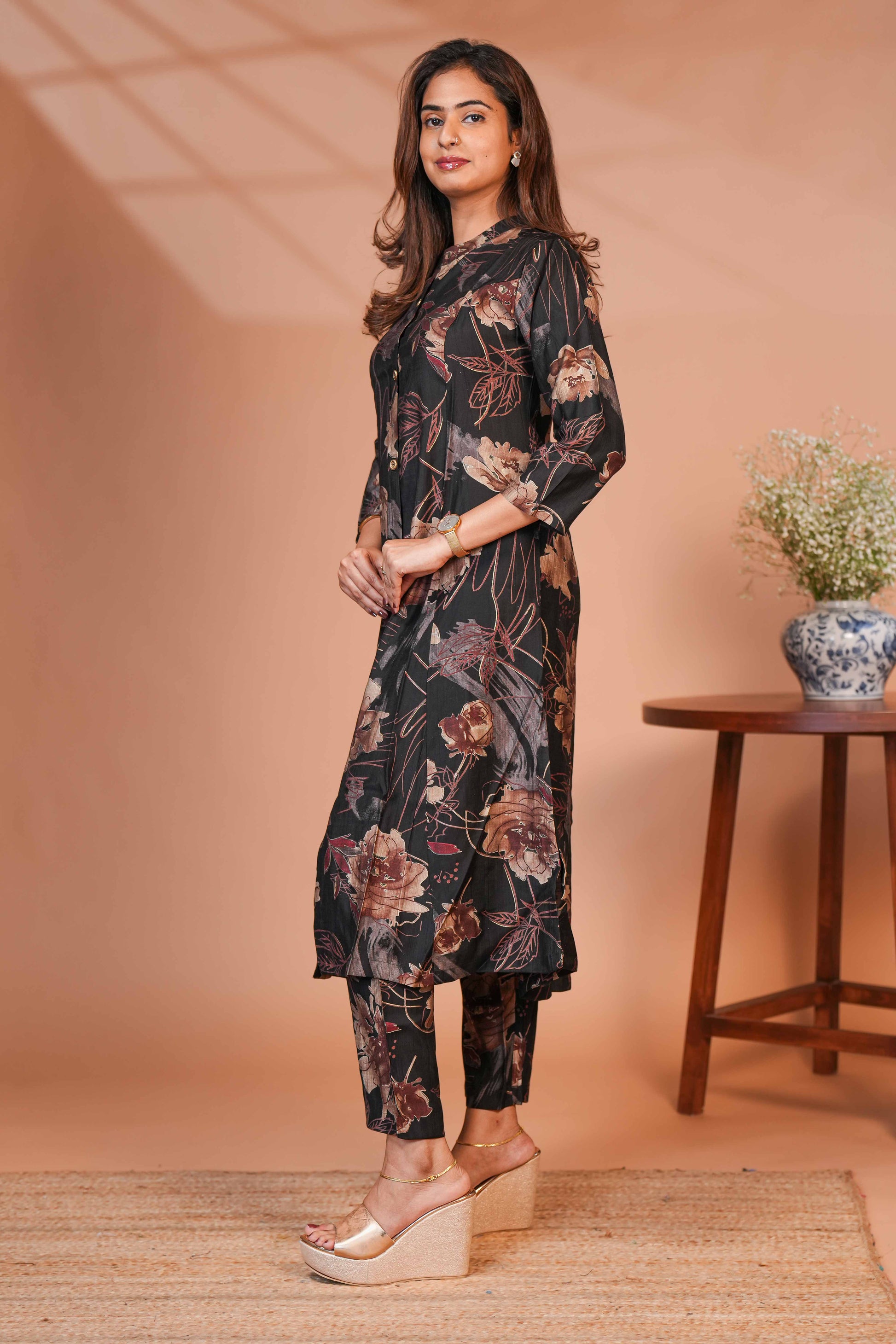 It is a Two-Piece Co-Ord Set Consisting of a Longline Tunic (Kurta)