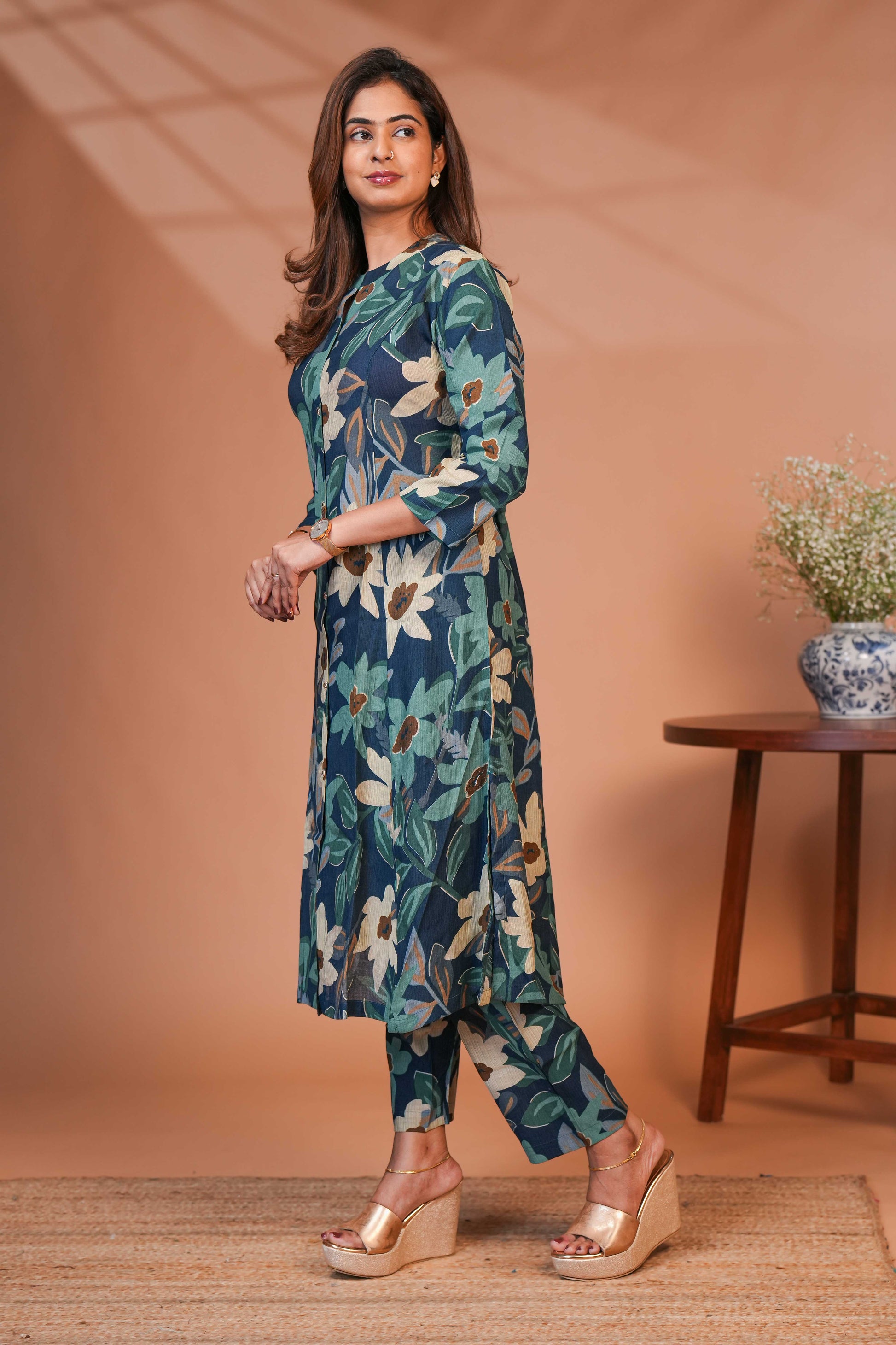 A Calf-Length Tunic Featuring a Structured Mandari A Rich Deep Teal-Blue Base,