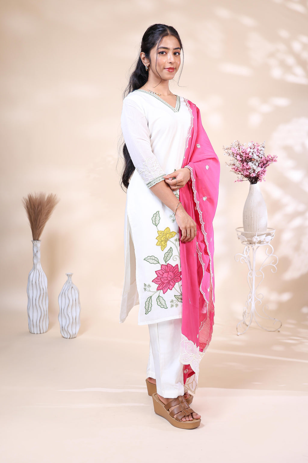 Elegant Off-White Floral Embroidered Kurta Set with Bright Pink Embroidered Scalloped Dupatta
