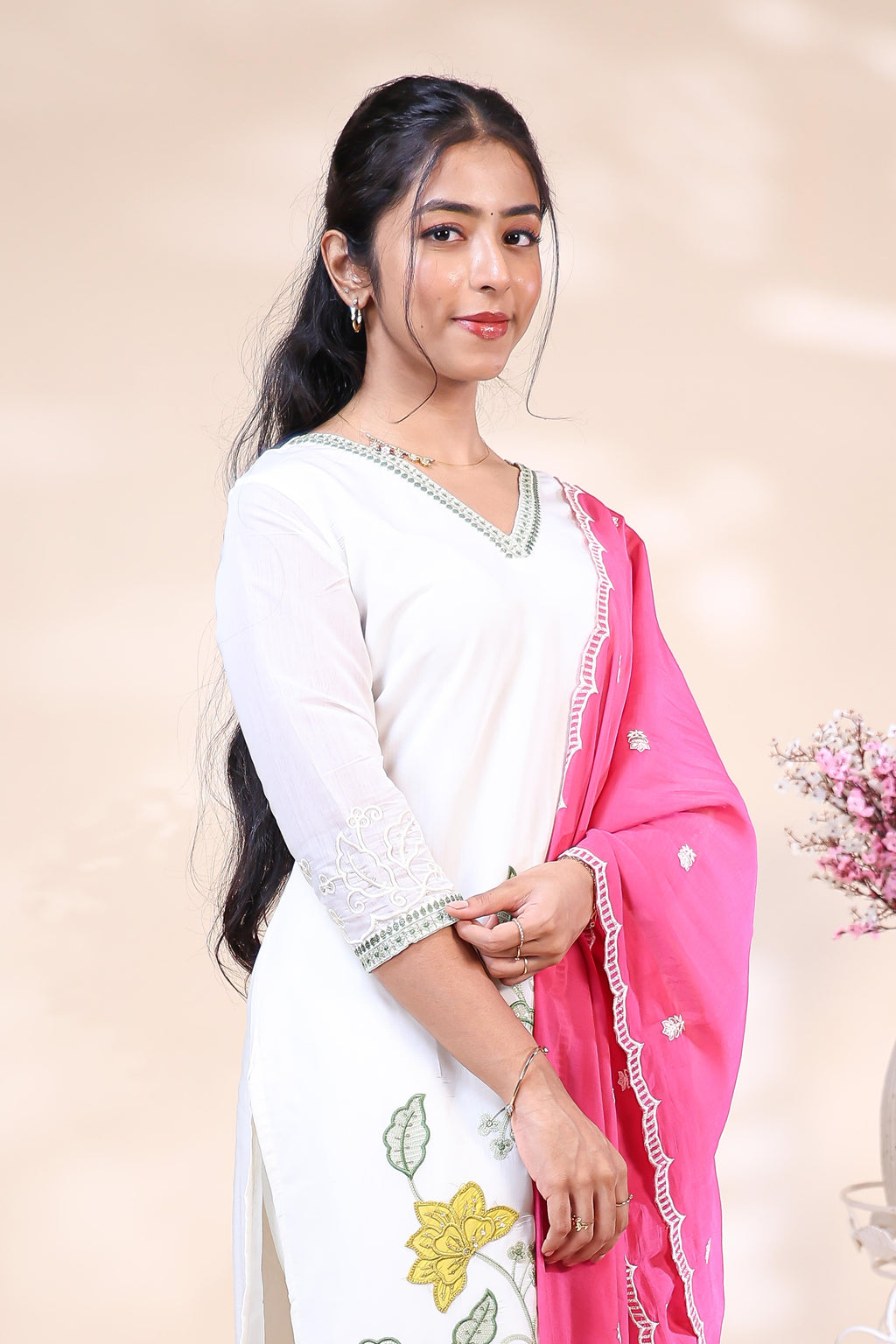 Elegant Off-White Floral Embroidered Kurta Set with Bright Pink Embroidered Scalloped Dupatta