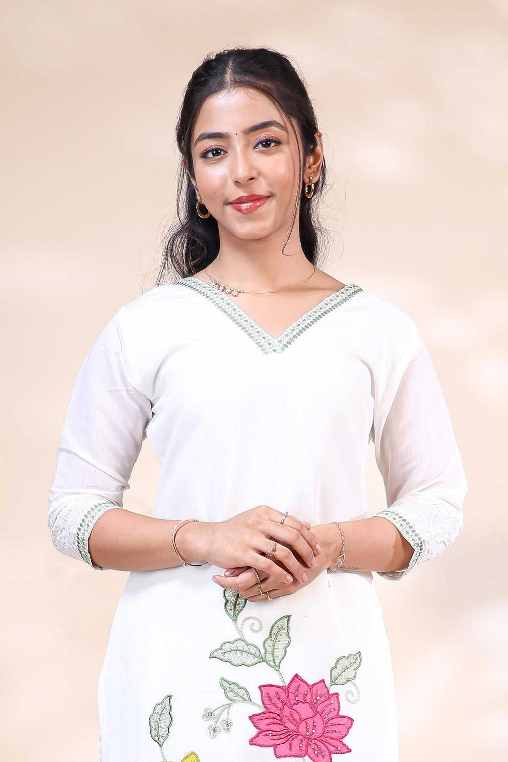 Elegant Off-White Floral Embroidered Kurta Set with Bright Pink Embroidered Scalloped Dupatta