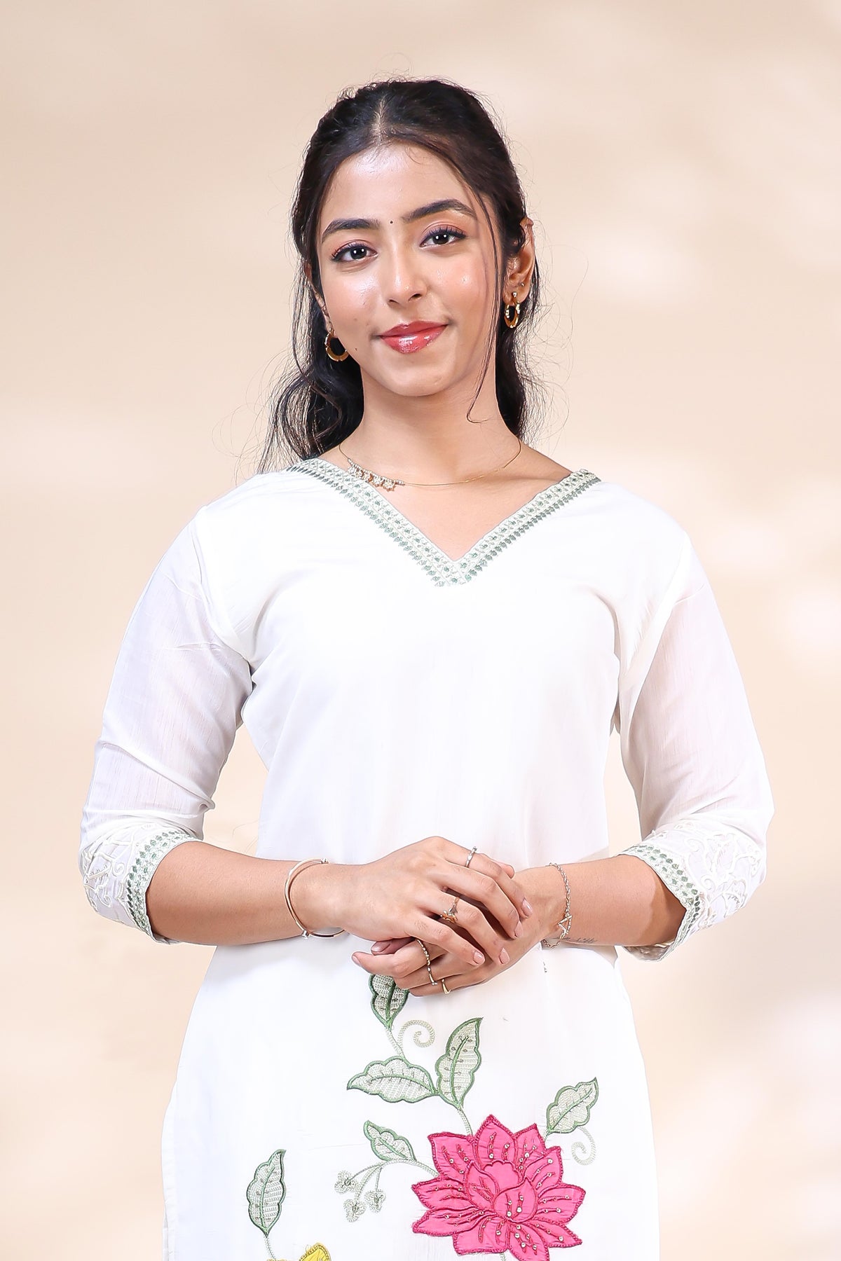 Elegant Off-White Floral Embroidered Kurta Set with Bright Pink Embroidered Scalloped Dupatta