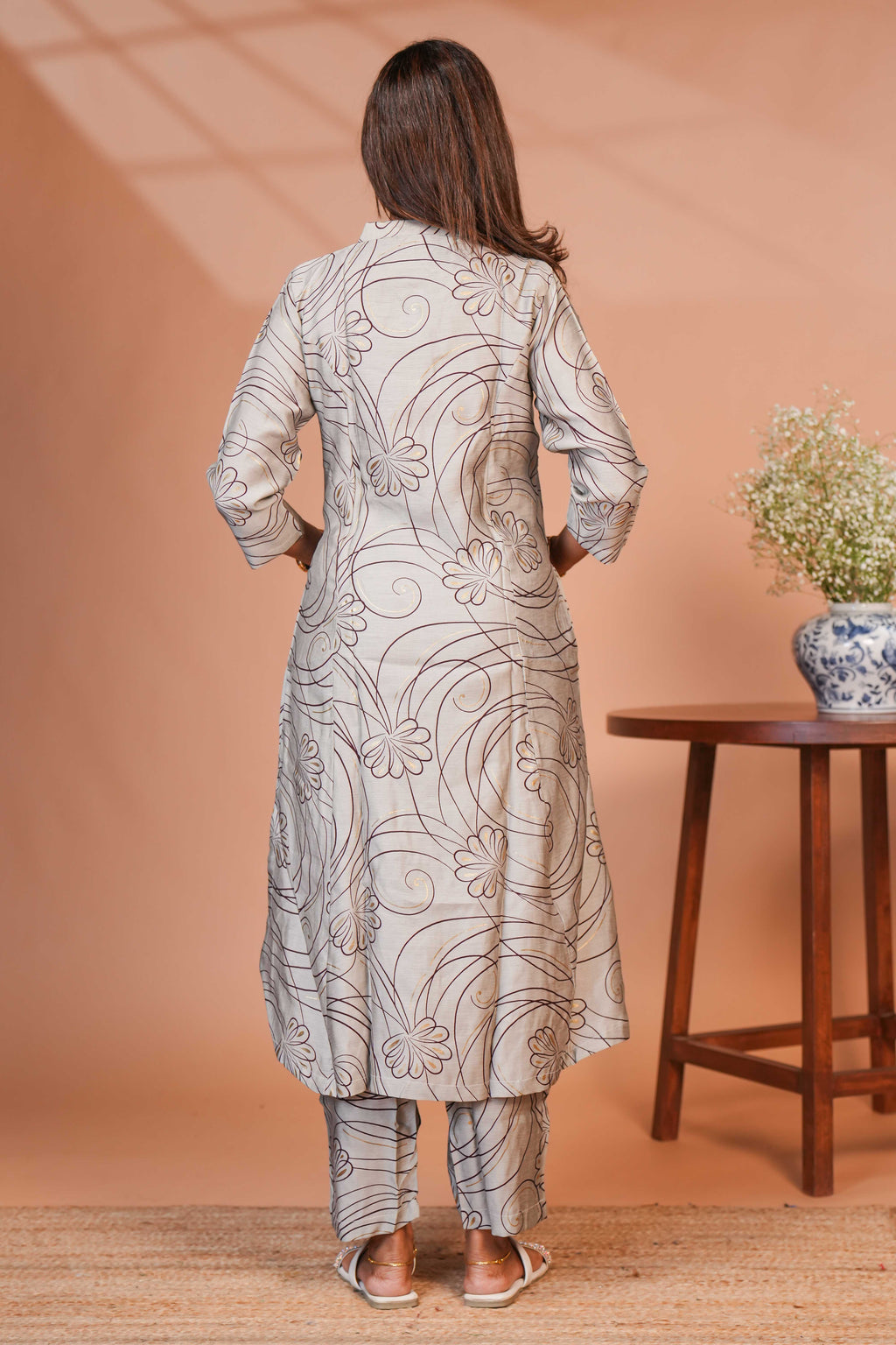 Two-Piece Ethnic Co-Ord Set Consisting of a Long Kurta, Stone grey Or pale taupe