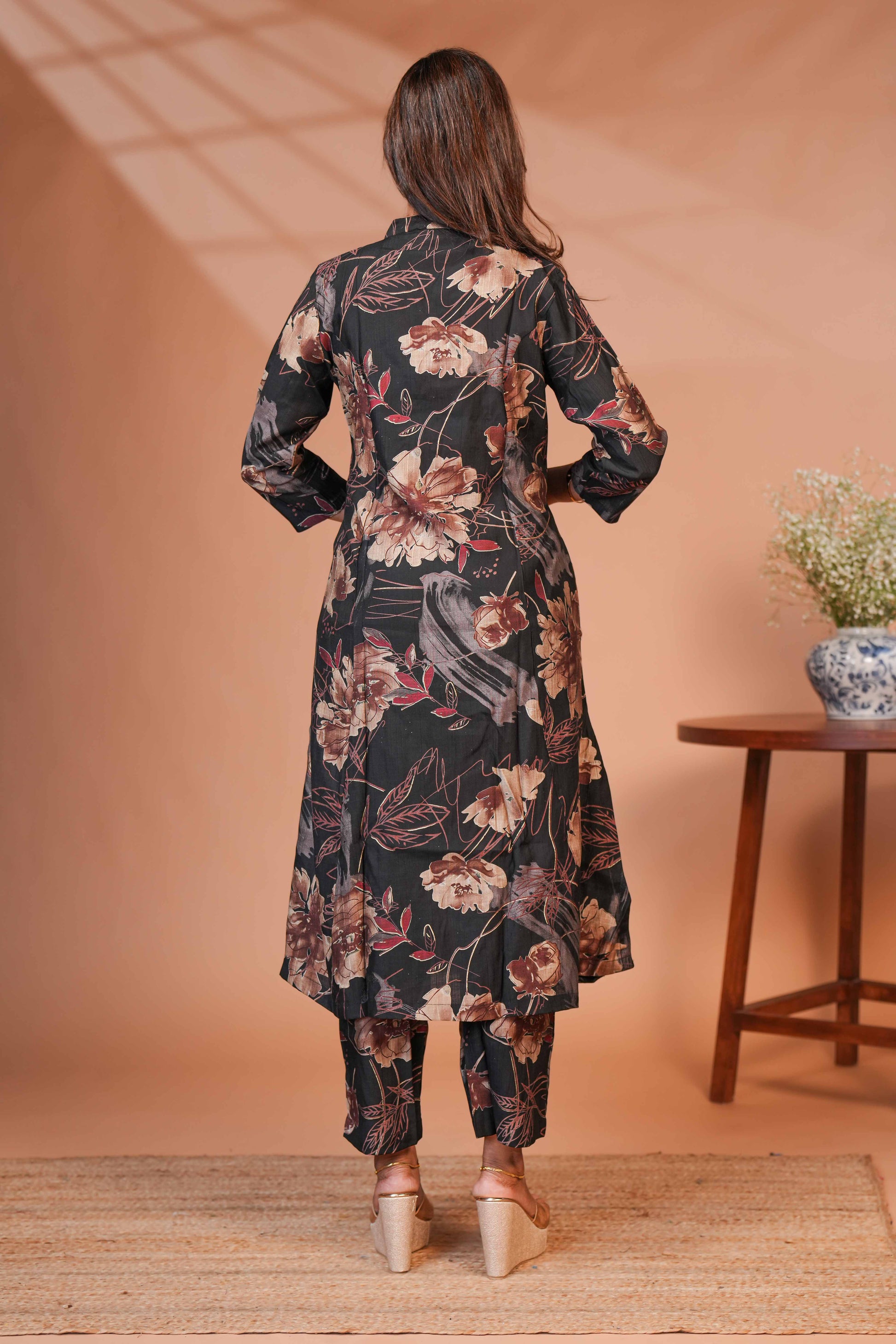 It is a Two-Piece Co-Ord Set Consisting of a Longline Tunic (Kurta)