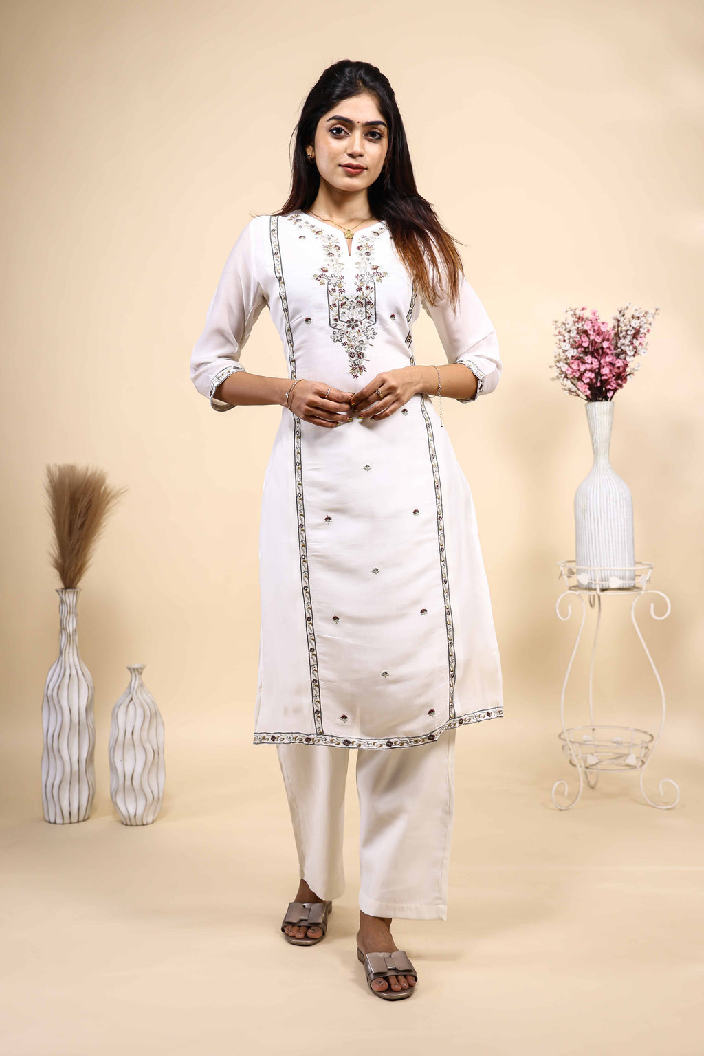 Elegant Off-White Embroidered Kurta and Pants 2 Piece Set