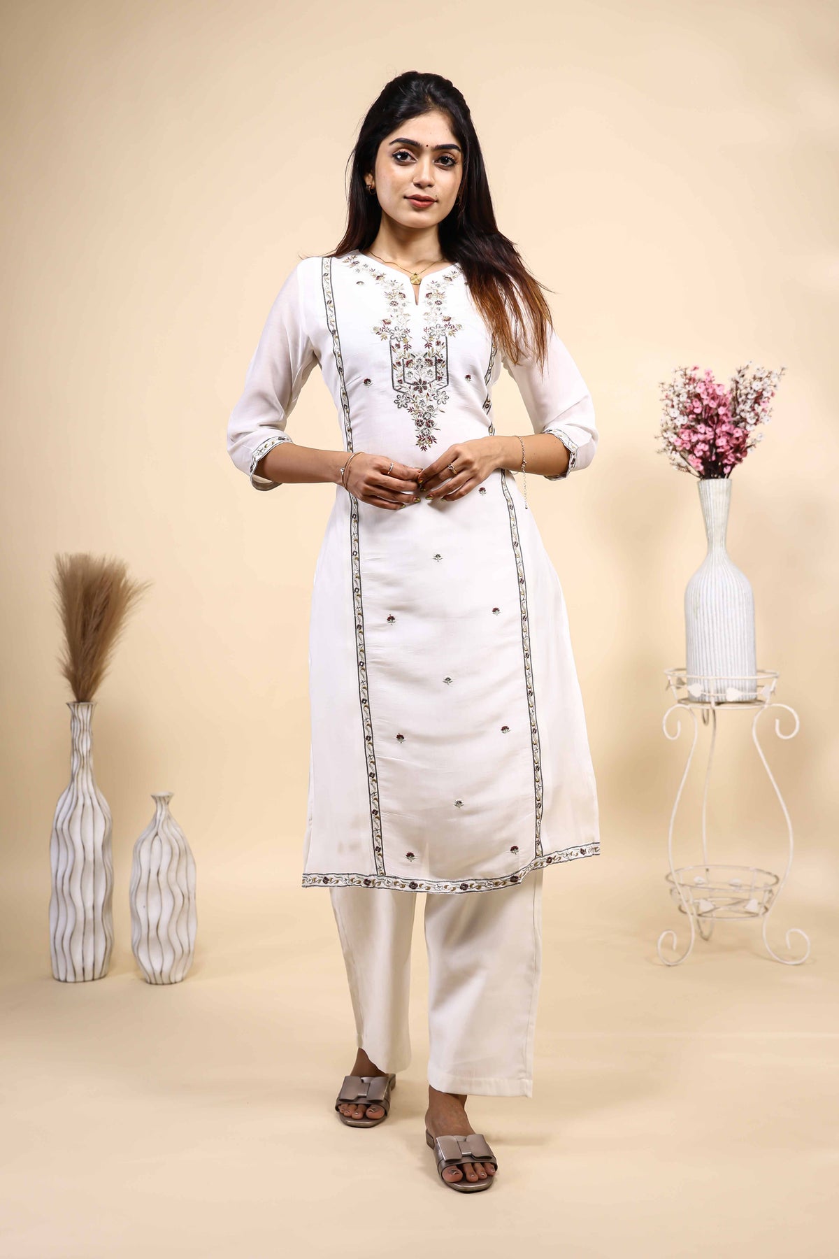 Elegant Off-White Embroidered Kurta and Pants 2 Piece Set