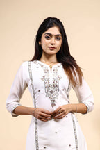 Elegant Off-White Embroidered Kurta and Pants 2 Piece Set