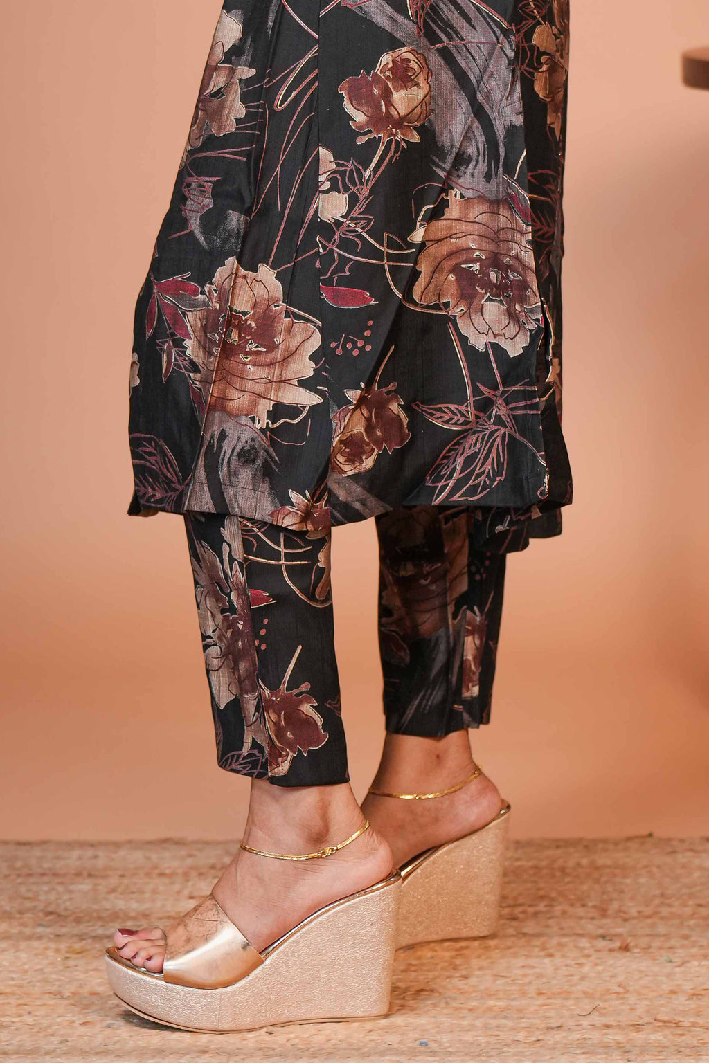 It is a Two-Piece Co-Ord Set Consisting of a Longline Tunic (Kurta)