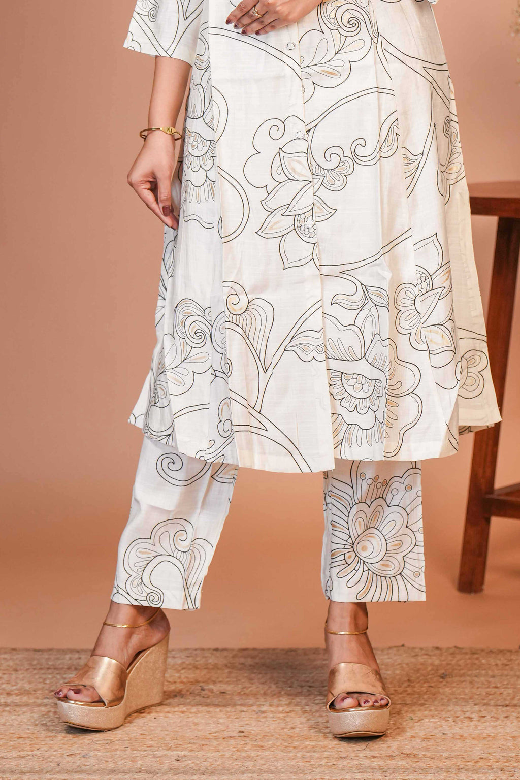 Charcoal Botanical Co-ord Set Model in Aline Top